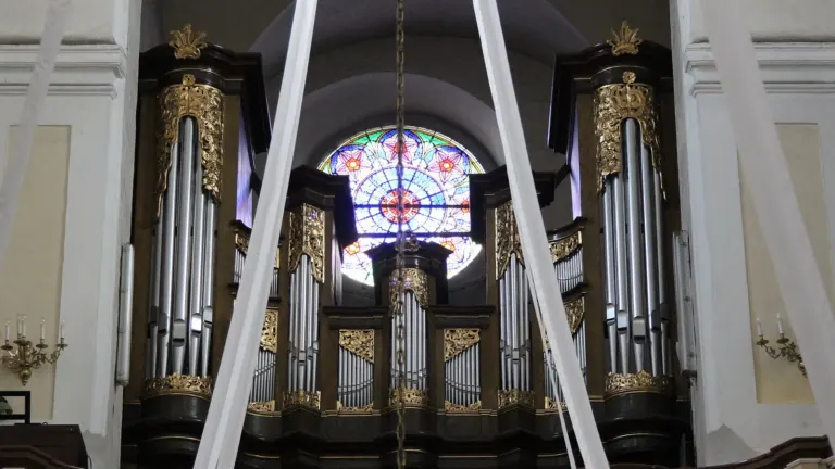 Litania do najświętszego imienia jezusa: Ogran in church of the Holy Trinity in Żmigród