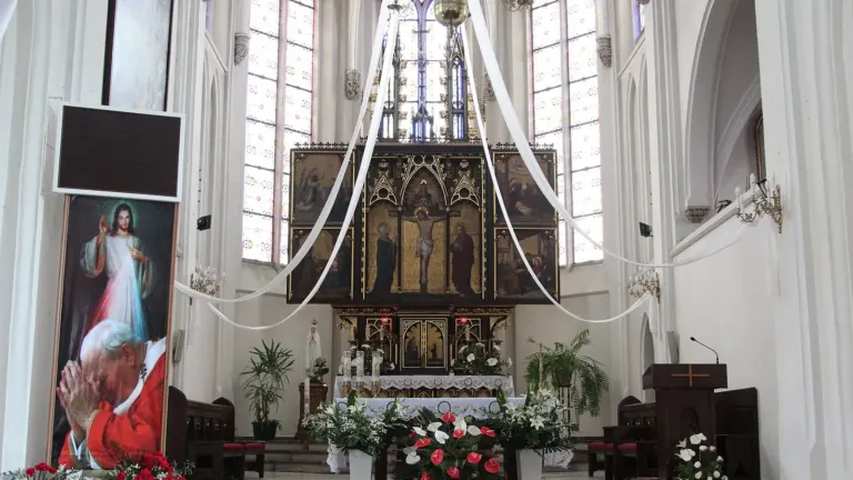 Litania do opatrzności bożej: Main altar in church of the Holy Trinity in Żmigród
