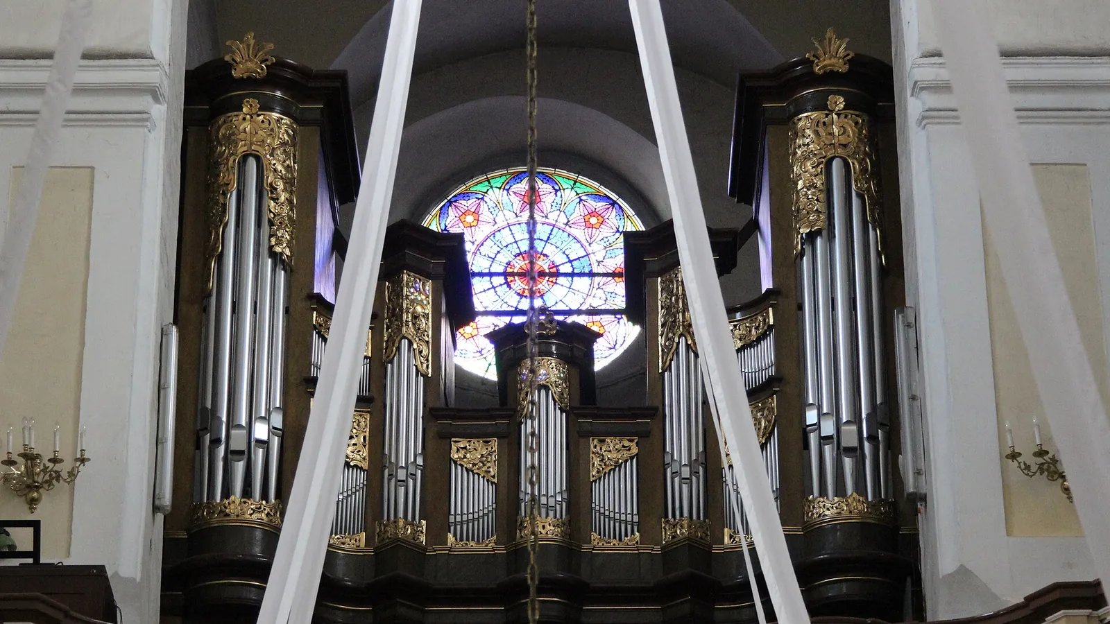 Nowy żmigród: Ogran in church of the Holy Trinity in Żmigród